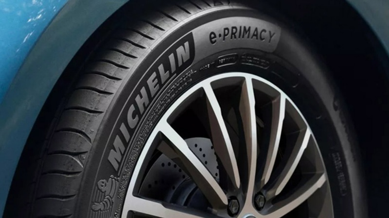 Michelin будет выпускать унифицированные шины для электрокаров и автомобилей с ДВС